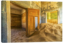Leinwandbild  Sand in den Räumen eines verlassenen Hauses - Robert Postma